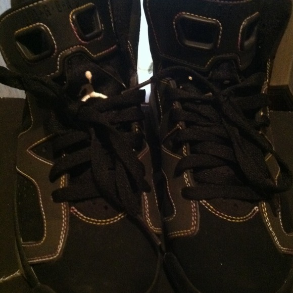 Jordan 6s size 4Y
