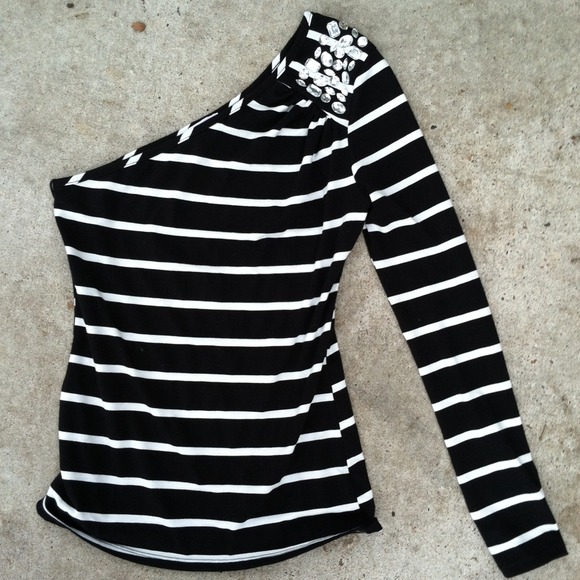 Gorgeous one shoulder😍