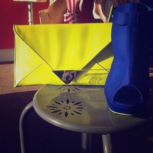 Neon yellow medium clutch