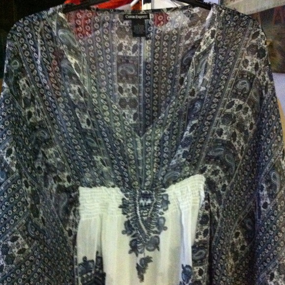💜SOLD IN BUNDLE Empire Waist Butterfly Top