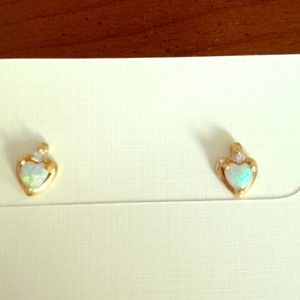 Faux gold & opal 💛 earrings