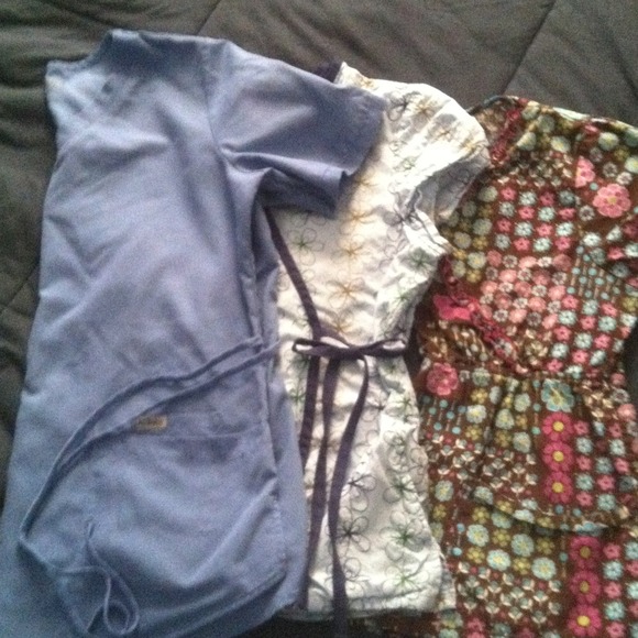 🌟On hold for @tehmwhy 🌟Bundle of 3 scrub tops