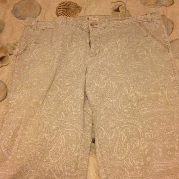 SOLD Capris - Picture 1 of 2