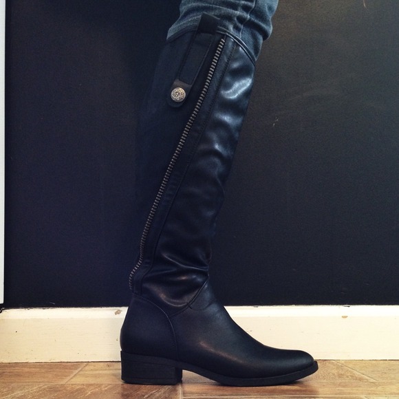 ♦♦♦SOLD IN BOGO BUNDLE♦♦♦Nicole Brand Black boots! - Picture 2 of 4