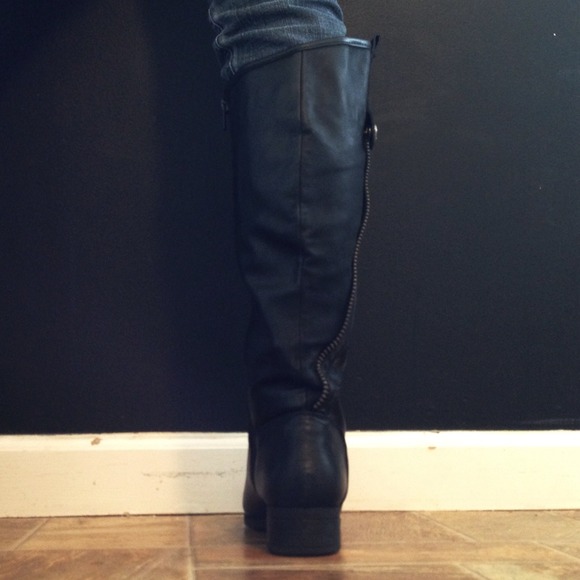 ♦♦♦SOLD IN BOGO BUNDLE♦♦♦Nicole Brand Black boots! - Picture 3 of 4
