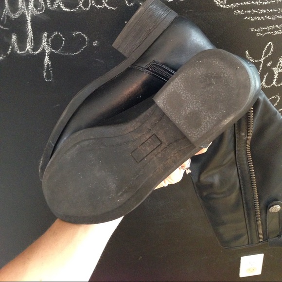 ♦♦♦SOLD IN BOGO BUNDLE♦♦♦Nicole Brand Black boots! - Picture 4 of 4