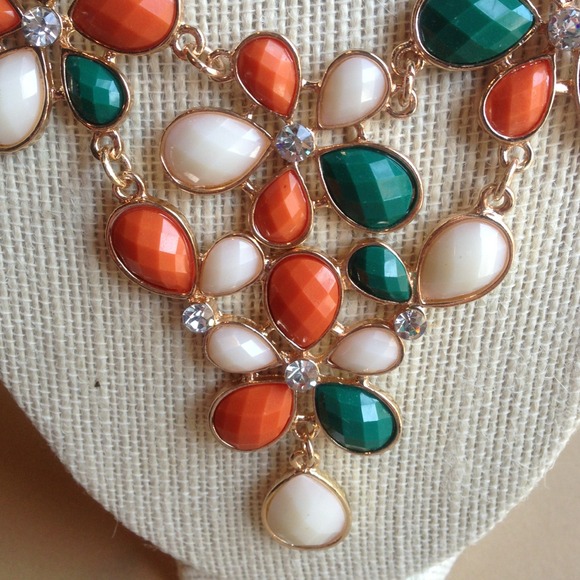 🌸Beautiful flower chocker necklace🌸 - Picture 2 of 2