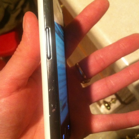 SOLD. Pics of the Samsung phone - Picture 2 of 3