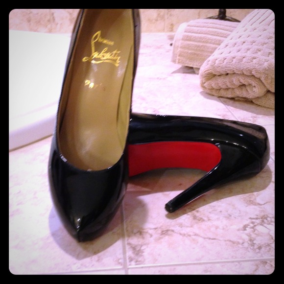 Christian Louboutin size 38 ❤