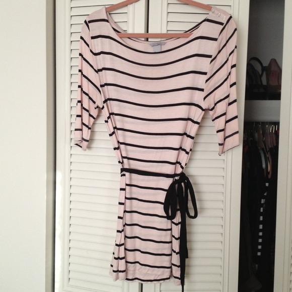 🔲SOLD🔲 H&M 3/4 Length Sleeve Pink and Black Top