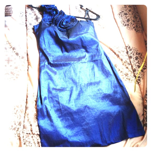 Super cute one shoulder dress!!