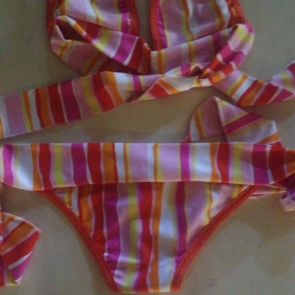 Custom bikini - Picture 2 of 2