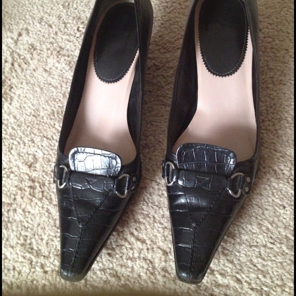 SOLD Enzo Angiolini kitten heel pump