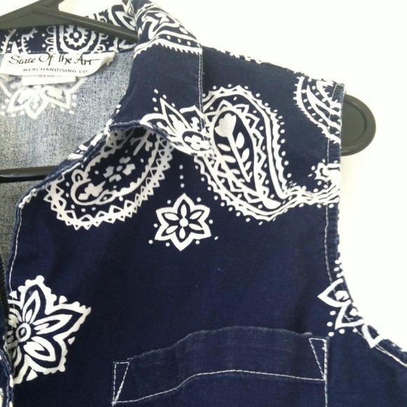 BUNDLED 💋🎉VINTAGE 90's Paisley Tie Up Top🎉 - Picture 2 of 4