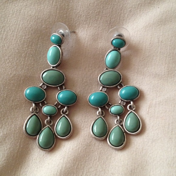 🔲SOLD🔲 Vintage Turquoise colored stone earrings