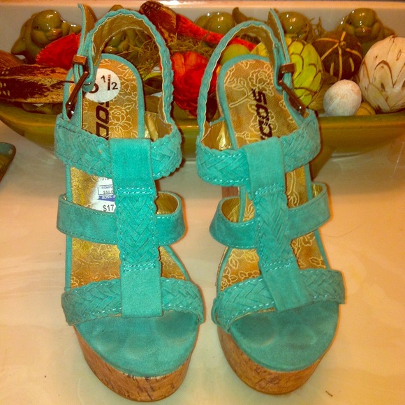 SODA green wedges almost new still has tags