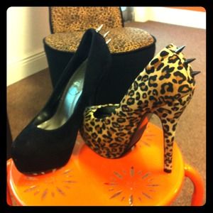 Black and leopard three spiked heel