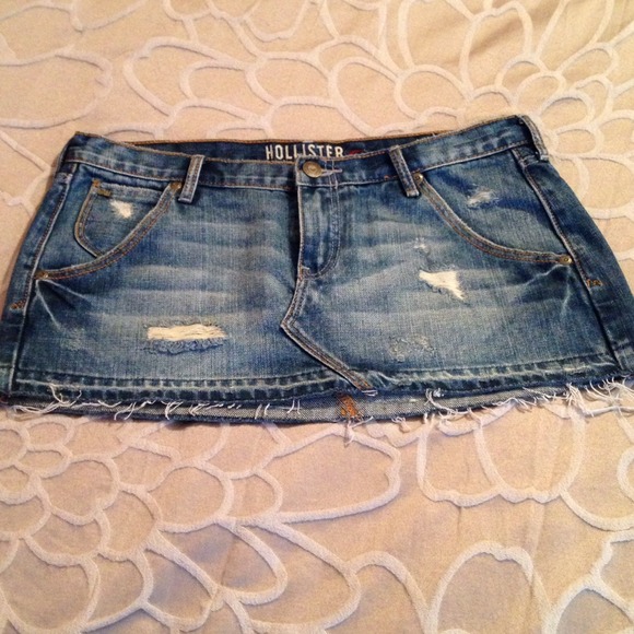 Size 3 short denim skirt