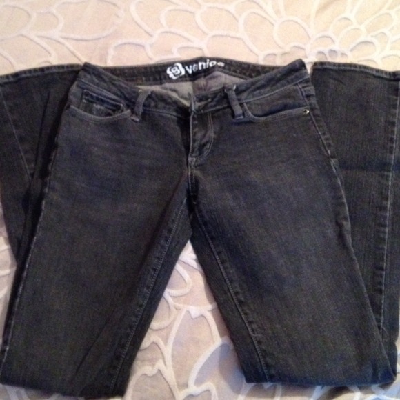 Price ✂ Size 3 bullhead skinnies