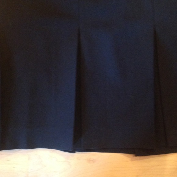 Short Knife pleated skirt! - Picture 2 of 2