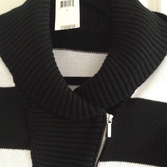 . American Living sweater. - Picture 2 of 3