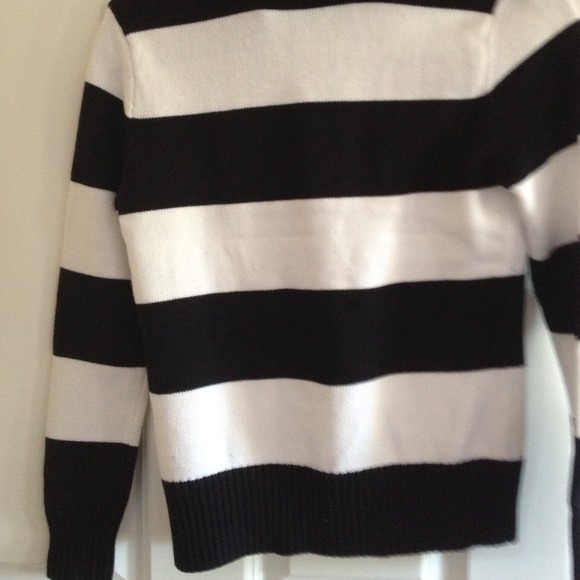 . American Living sweater. - Picture 3 of 3
