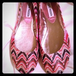 Steve Madden multicolored flats!