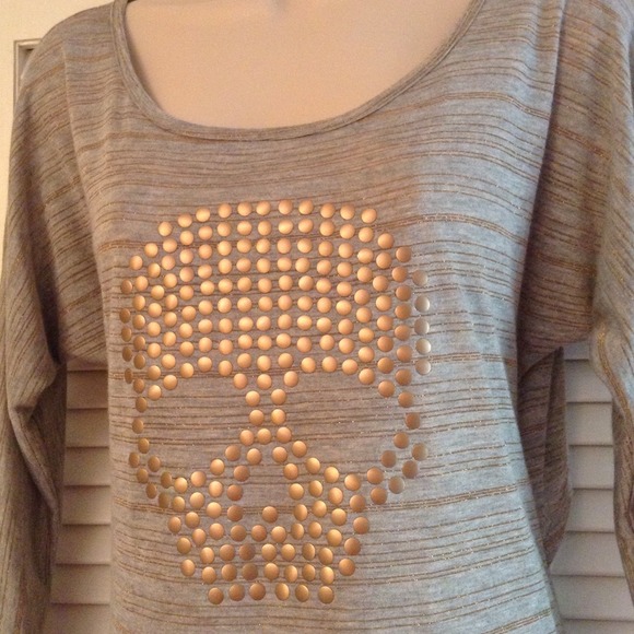 🔴Sold in bundle🔴⚡⚡Studded skull top⚡⚡ - Picture 2 of 4