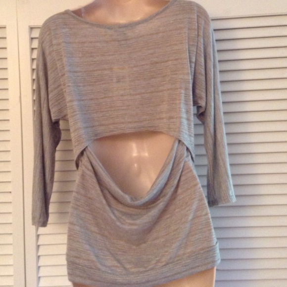 🔴Sold in bundle🔴⚡⚡Studded skull top⚡⚡ - Picture 4 of 4