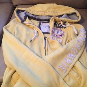 Yellow Abercrombie & Fitch sweater 💛