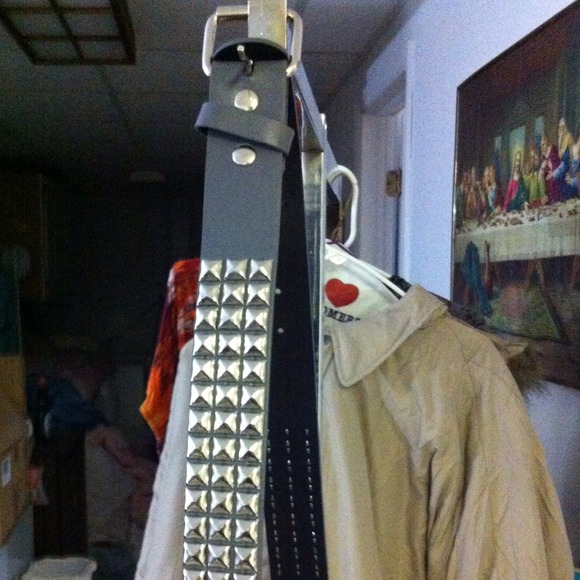 🎸SOLD IN BUNDLEGrey Silver Studded Rocker Belt🎸