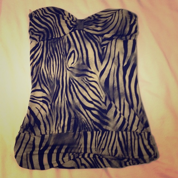 Animal print Strapless shirt and jean shorts