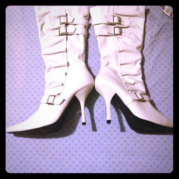 Size 10 brand new comic boot heels