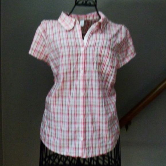 Short sleeve button down plaid top