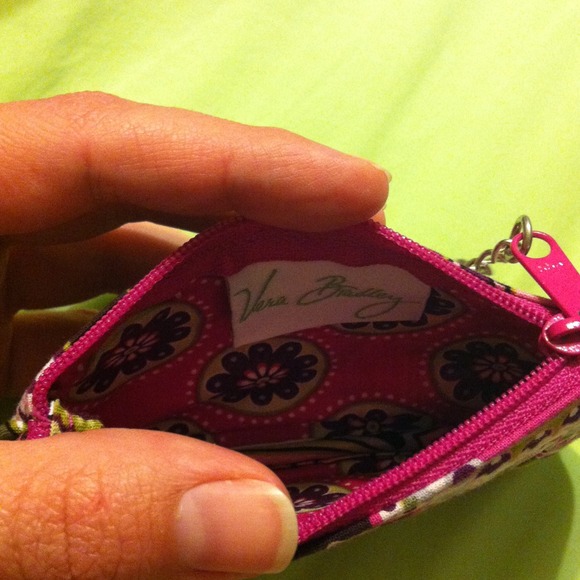 🚫SOLD!🚫Like new Vera Bradley clip zip ID holder - Picture 3 of 4