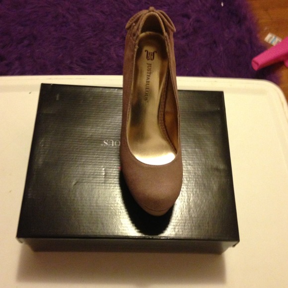Sexy girl heels - Picture 1 of 3