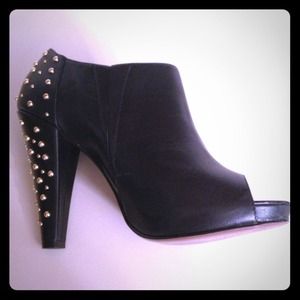 Steve Madden black leather peep toe bootie