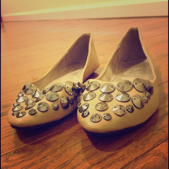 💥REDUCED💥 Tan studded flats