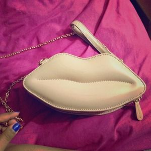 Lip hand bag from Aldo ; never been used