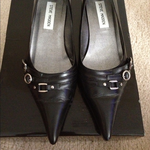 | Pointy-Toe Low Pump |