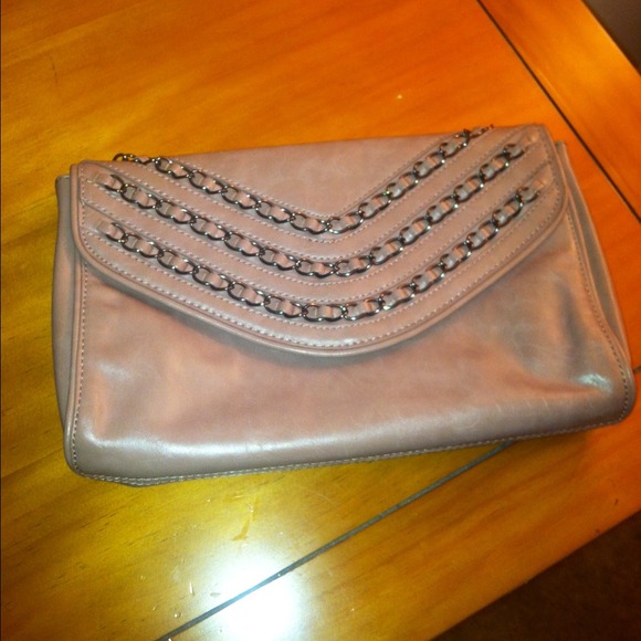 RESERVED Chained Clutch !!
