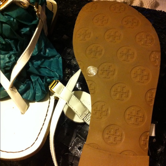 Sold! Authentic TORY BURCH pearl white sandals - Picture 3 of 4