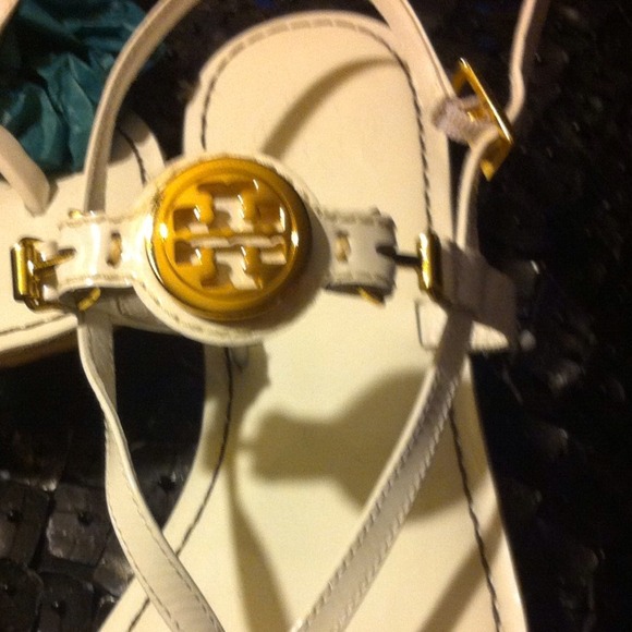 Sold! Authentic TORY BURCH pearl white sandals - Picture 4 of 4