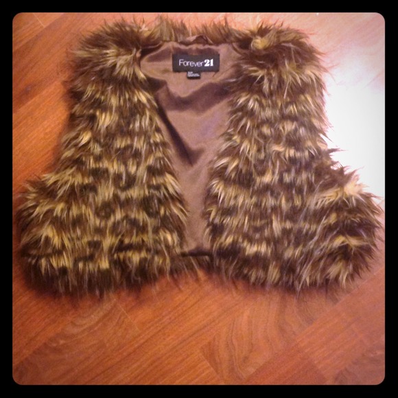 Faux fur vest (never worn)