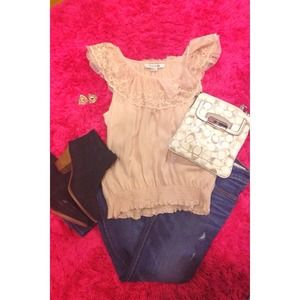 Light pink bow ruffle top!