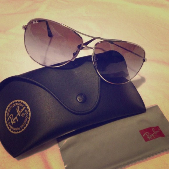 Ray-Ban Accessories - Authentic Ray-Ban Uni-Sex Sunglasses