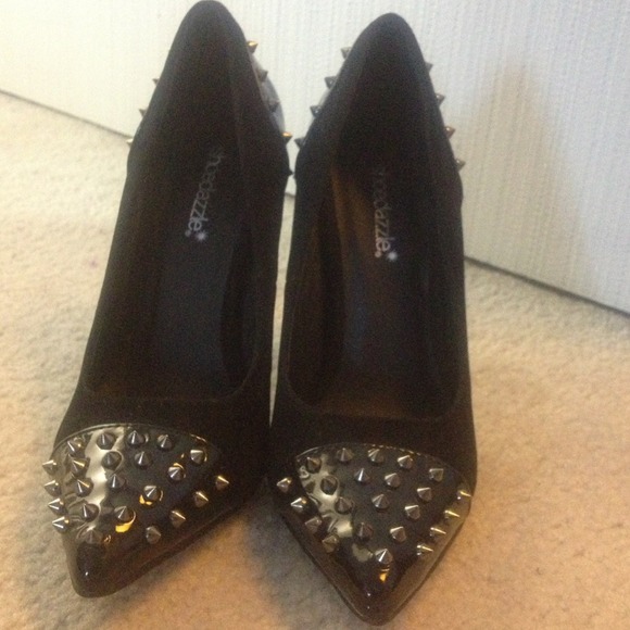 Pumps with spikes -Sold - Picture 1 of 4