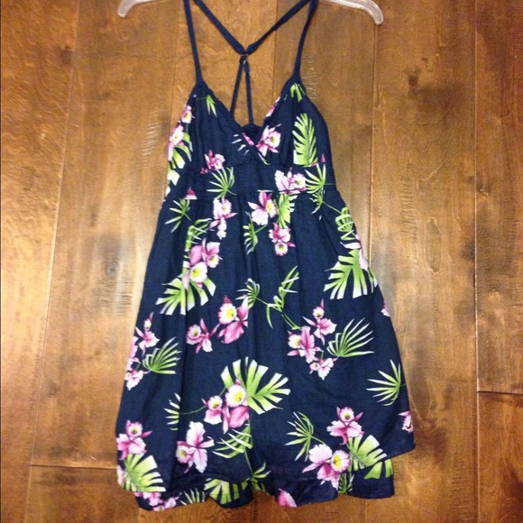 Hollister flower print dress!!! SOLD!!!!