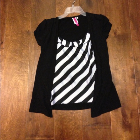 Cute black and white attached top! SOLD!!!!