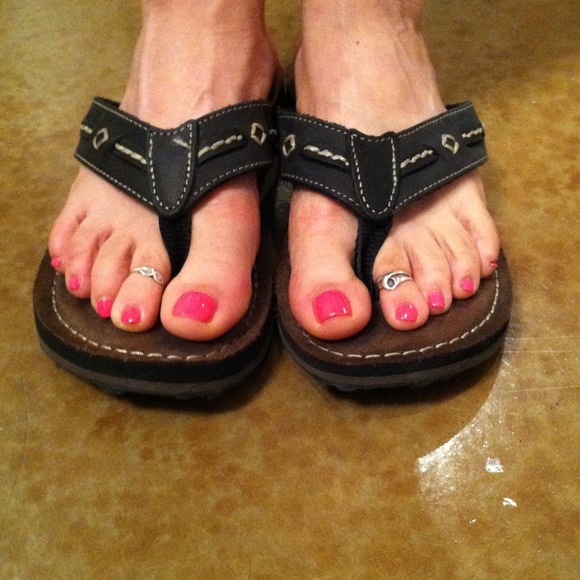 Clark's sandals❌SOLD❌ - Picture 2 of 4